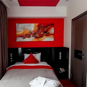 Отель Mildom Premium